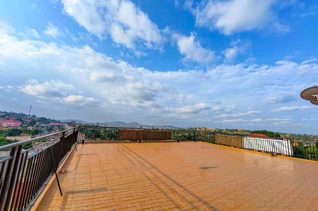 Peace Of Mind Suites Entebbe Exterior photo